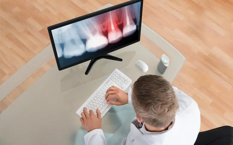 Die Zahnärzte am Mittelweg 150 in Hamburg